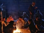 People next to a bonfire on a cold evening at Kashmere Gate, on Sunday when the mercury dipped to 6.4 degrees Celsius -- the season’s lowest so far. (Sanchit Khanna/HT Photo)