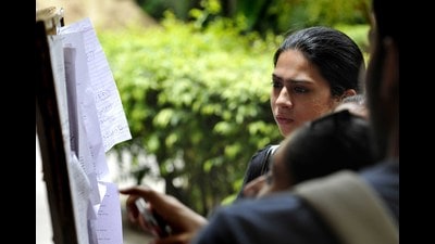 Delhi University students agree with their VC’s views that a purely cut off based system of admission needs to be done away with. (Photo: Saumya Khandelwal/HT) Delhi University students agree with their VC’s views that a purely cut off based system of admission needs to be done away with. (Photo: Saumya Khandelwal/HT)