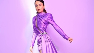 Pulling back her sleek tresses into a side-parted ponytail hairstyle, Radhika flaunted a pair of silver dangler earrings from Tara Fine Jewellery and completed her attire with a pair of silver strappy heel. (Instagram/radhikamadan) Pulling back her sleek tresses into a side-parted ponytail hairstyle, Radhika flaunted a pair of silver dangler earrings from Tara Fine Jewellery and completed her attire with a pair of silver strappy heel. (Instagram/radhikamadan)