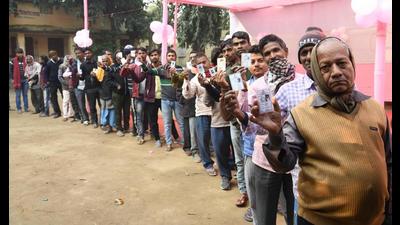 Voters standing in queue to cast their votes at a polling booth at Danapur in Patna during the last phase of the Panchayat election on Sunday. (Santosh Kumar/HT photo)