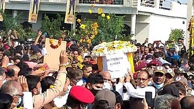 Madhya Pradesh chief minister Shivraj Singh Chouhan with Army personnel carries the mortal remains of Naik Jitendra Kumar, who lost his life in the IAF Mi-17V5 chopper crash, during his cremation at Dhamanda village in Sehore. (ANI) Madhya Pradesh chief minister Shivraj Singh Chouhan with Army personnel carries the mortal remains of Naik Jitendra Kumar, who lost his life in the IAF Mi-17V5 chopper crash, during his cremation at Dhamanda village in Sehore. (ANI)