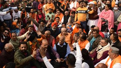A Hindu panchayat was also held on Jagraon Bridge to chalk out future plans. Punjab Shiv Sena chief Rajiv Tandon said that the culprits wanted to disturb the law and order in Punjab by killing cows and damaging temples (Harsimar Pal Singh/HT)
