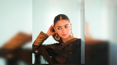 Alia Bhatt picked this gorgeous attire from the shelves of Payal Khandwala. (Instagram/@elevate_promotions) Alia Bhatt picked this gorgeous attire from the shelves of Payal Khandwala. (Instagram/@elevate_promotions)