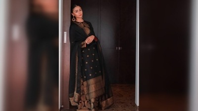 For her hairdo, Alia Bhatt parted her hair in the middle and opted for a sleek ponytail. (Instagram/@elevate_promotions) For her hairdo, Alia Bhatt parted her hair in the middle and opted for a sleek ponytail. (Instagram/@elevate_promotions)