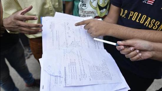 The MHADA recruitment examination was to be held at various centres across state with more than 275,000 candidates were to appear for jobs under classes ‘A’, ‘B’, and ‘C’. (HT PHOTO)