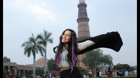 Singer Nikhita Gandhi, who was recently in Delhi for a performance, was spotted visiting the Qutub Minar. (Photo: Manoj Verma/HT)