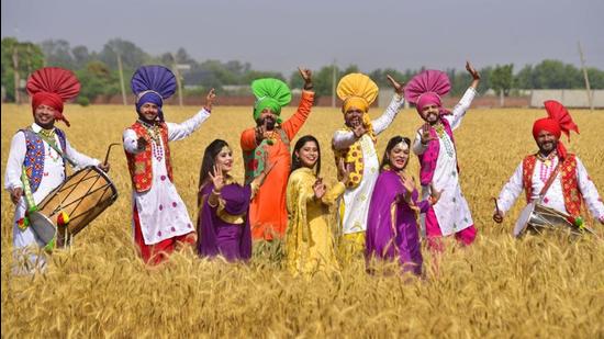 Not only had the performers, a mixed team of boys and girls, given a scintillating performance but they also imparted a powerful message of gender equality. (HT file photo)