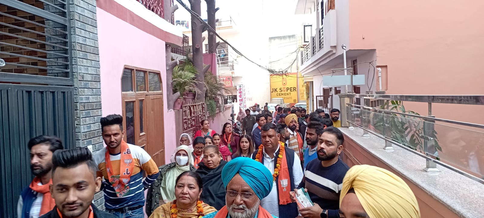 A BJP candidate campaigning for Chandigarh MC polls. (HT Photo) A BJP candidate campaigning for Chandigarh MC polls. (HT Photo)