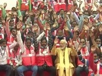 PM Modi with construction workers in Varanasi (Twitter) PM Modi with construction workers in Varanasi (Twitter)