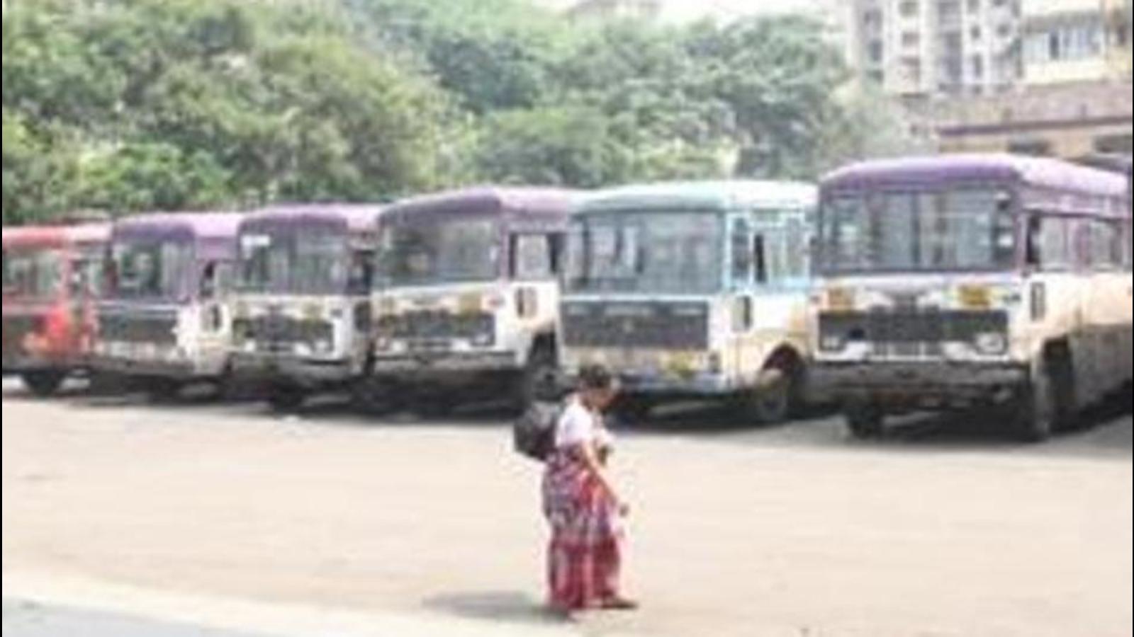 MSRTC’s Pune staff remain resolute on strike; Anil Parab deadline