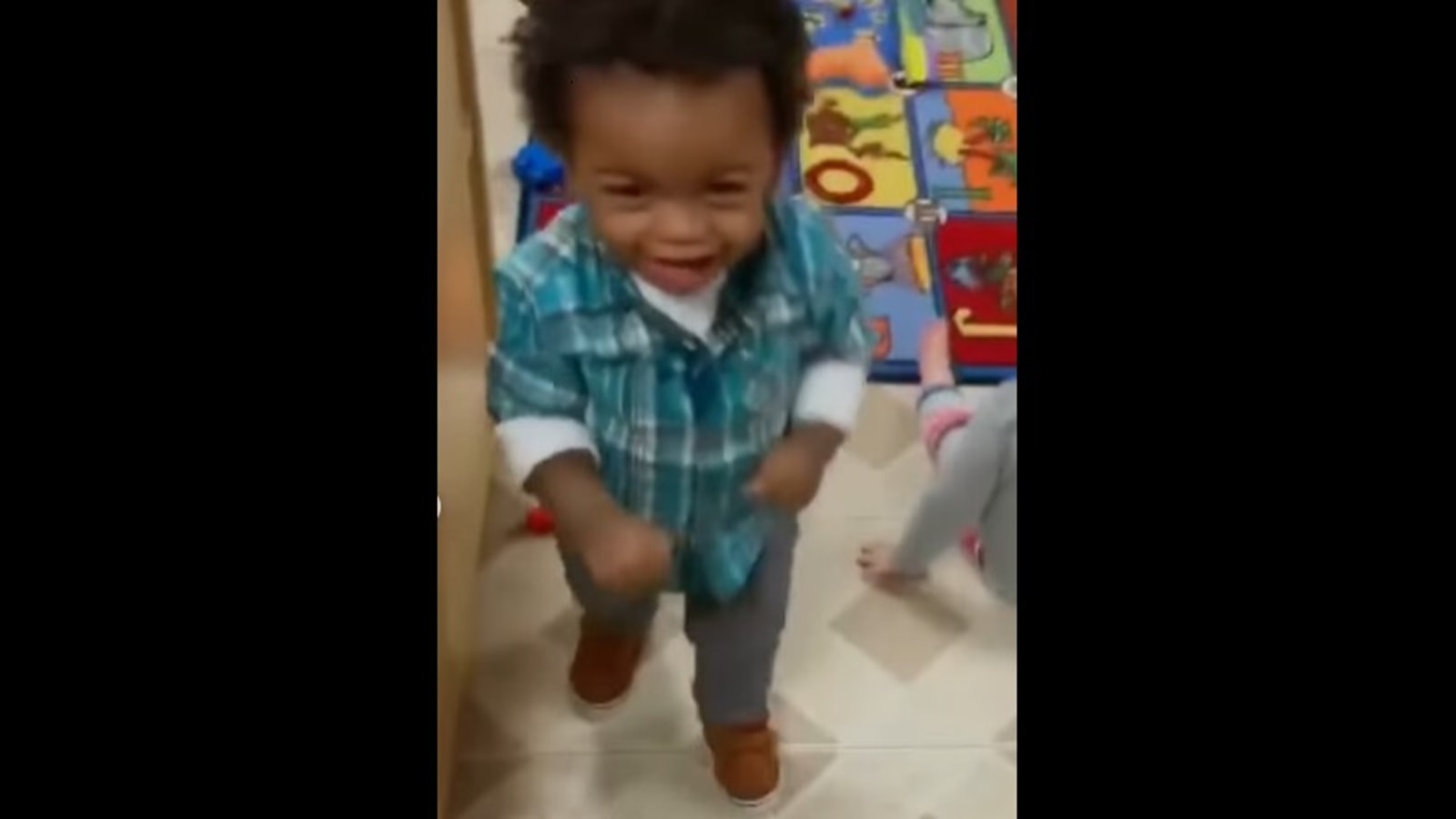 Mom Records Son S Cute Reaction Everyday As She Picks Him Up From Daycare Watch Trending Mom Records Son S Cute Reaction Everyday As She Picks Him Up From Daycare Watch Trending