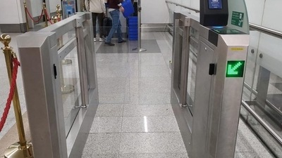 Delhi airport launches e-boarding facility to cut queues, and ensure distancing Delhi airport launches e-boarding facility to cut queues, and ensure distancing