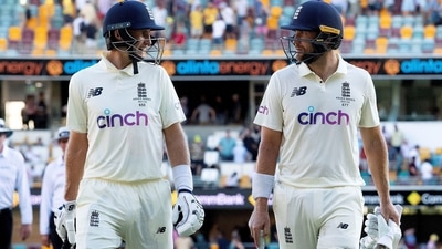 England's Joe Root and Dawid Malan&nbsp; (REUTERS)
