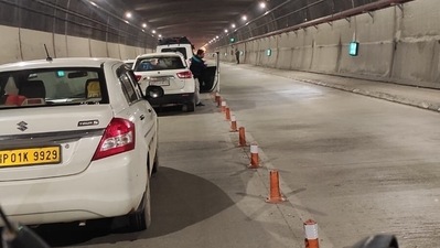 Long vehicular traffic congestion seen between Atal Tunnel and Sissu in Lahaul & Spiti district. Long vehicular traffic congestion seen between Atal Tunnel and Sissu in Lahaul & Spiti district.