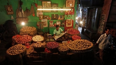 Inflation in the food group, which has 39% weightage in the CPI basket, increased from 0.85% in October to 1.87%. (HT File)