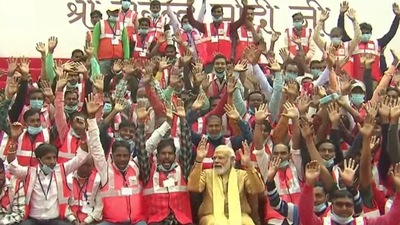PM Modi with construction workers in Varanasi (Twitter) PM Modi with construction workers in Varanasi (Twitter)