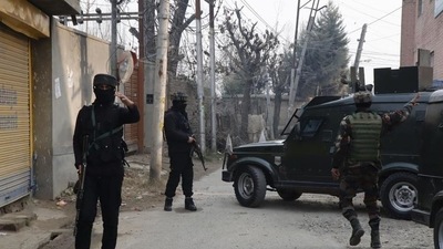 Security forces at the site of an encounter at Rangreth on the outskirts of Srinagar. (Waseem Andrabi/HT Photo) Security forces at the site of an encounter at Rangreth on the outskirts of Srinagar. (Waseem Andrabi/HT Photo)
