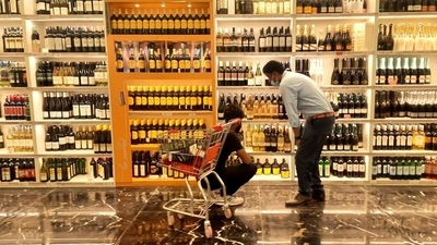 Beer is universally loved. While many claim that it relaxes the mind and helps in dealing with stress, Beer is equally an equally loved drink for all get-togethers. In case you love Beer, here's everything about the drink that you need to know. (HT Photo) Beer is universally loved. While many claim that it relaxes the mind and helps in dealing with stress, Beer is equally an equally loved drink for all get-togethers. In case you love Beer, here's everything about the drink that you need to know. (HT Photo)