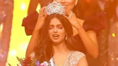 Holding a beautiful bouquet of flowers and adorning a dazzling Miss Universe crown, an excited Harnaaz Sandhu was seen saying in a video- Chak de phatte India, chak de phatte, surrounded by other finalists. (Instagram) Holding a beautiful bouquet of flowers and adorning a dazzling Miss Universe crown, an excited Harnaaz Sandhu was seen saying in a video- Chak de phatte India, chak de phatte, surrounded by other finalists. (Instagram)