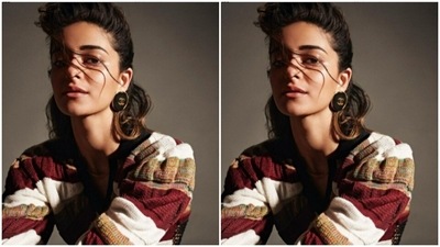 Ananya gave the twist to her fashion by teaming up her sweater with a pair of fishnet stockings. "Stunning," commented Malaika Arora. (Instagram/@ananyapanday)