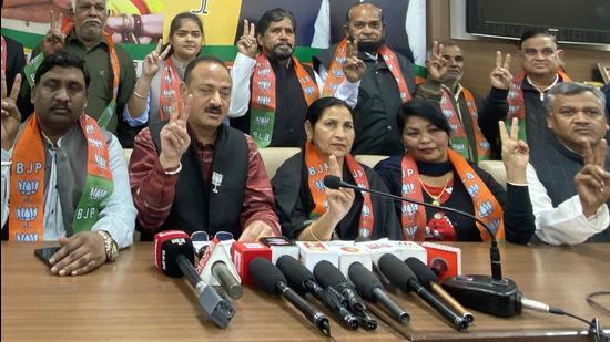 Sheela Phool Singh and Prem Pal Chauhan joining the Bharatiya Janata Party on Monday. (HT Photo)