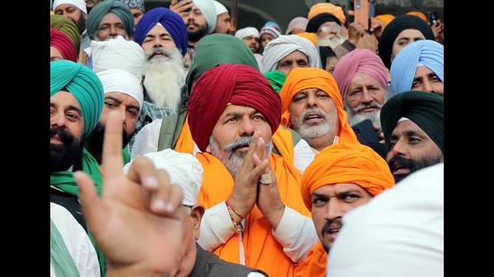 Bharatiya Kisan Union (BKU) leader Rakesh Singh Tikait offers prayers at the Golden Temple in Amritsar after returning from Delhi on Monday. (ANI Photo)