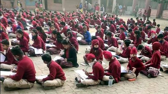 Irate parents said that the least the school authorities could have done was provide them with mats and carpets and have the area cleaned before seating the students. (HT Photo)