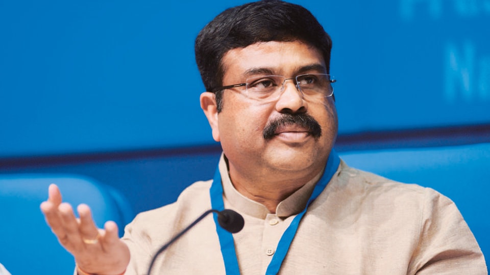 Dharmendra Pradhan launches 100-day reading campaign 'Padhe Bharat' Dharmendra Pradhan launches 100-day reading campaign 'Padhe Bharat'