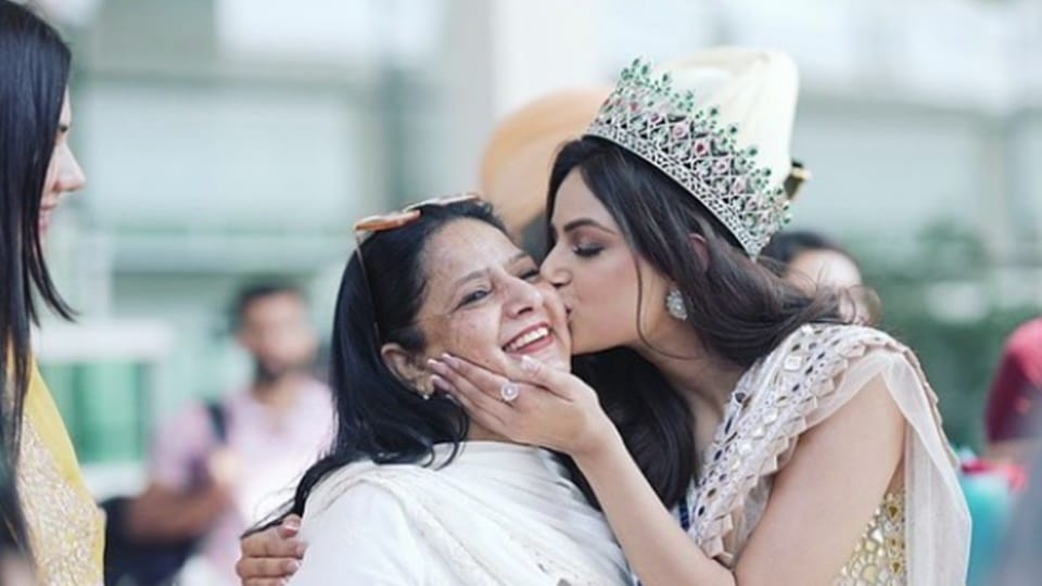 Miss Universe Harnaaz Sandhu is very close to her family and draws her inspiration from her mother Ruby Sandhu, (Instagram/Harnaaz Sandhu)