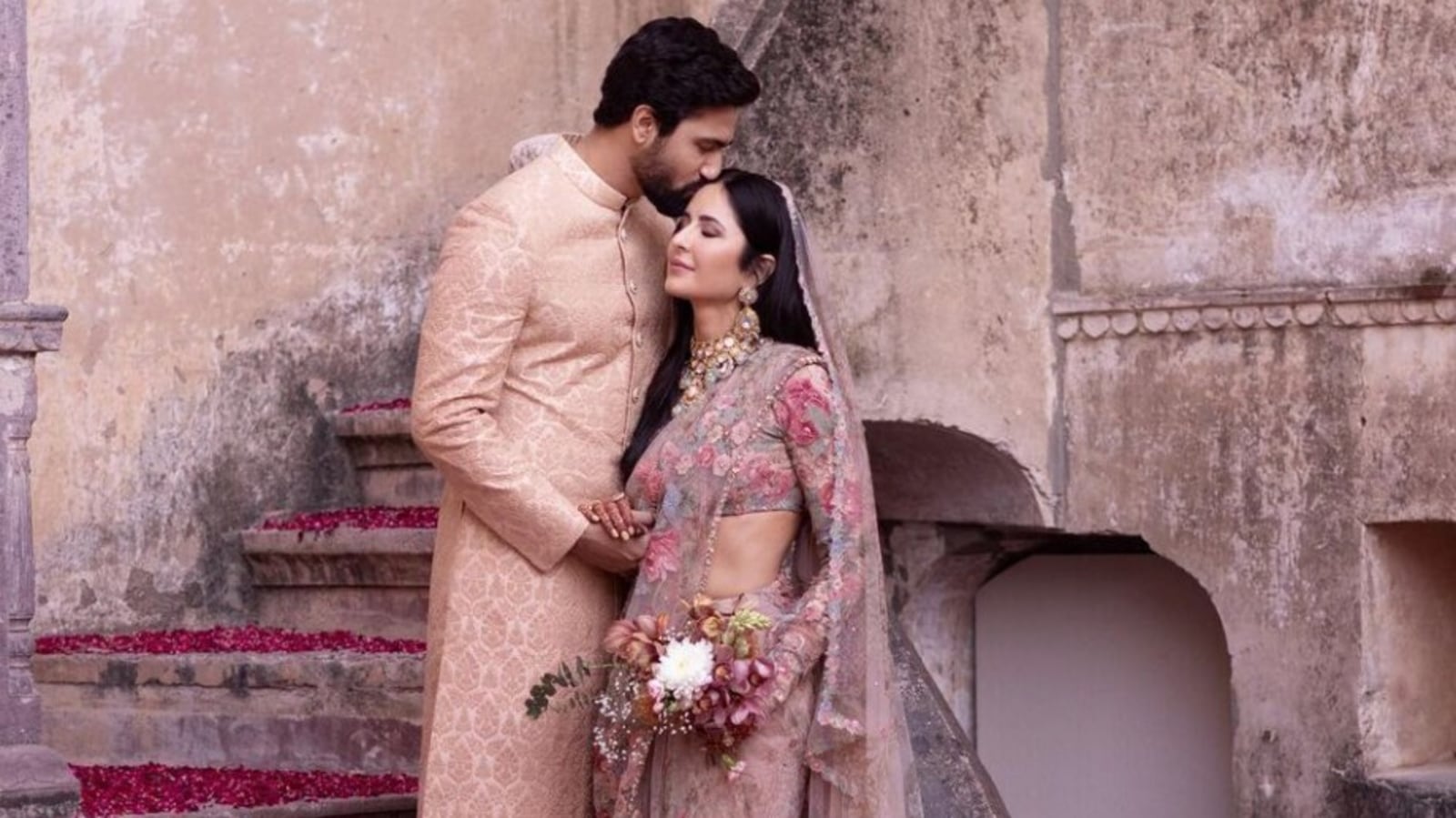 1600px x 899px - Katrina Kaif and Vicky Kaushal share their most romantic pics yet from  wedding, pays tribute to mum her outfit | Bollywood - Hindustan Times