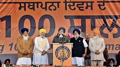 Shiromani Akali Dal (SAD) president Sukhbir Singh Badal with former Punjab chief minister Parkash Singh Badal and other leaders, during a mega rally in Moga on Tuesday. ( PTI) Shiromani Akali Dal (SAD) president Sukhbir Singh Badal with former Punjab chief minister Parkash Singh Badal and other leaders, during a mega rally in Moga on Tuesday. ( PTI)