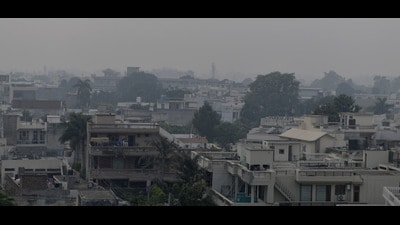 The NGOs want Ludhiana police to ensure that vehicles comply with pollution norms. (HT file)
