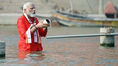 PM Modi takes a dip in the holy river of Ganga and offers prayers before the inauguration of the Kashi Vishwanath Dham Corridor in Varanasi. (ANI ) PM Modi takes a dip in the holy river of Ganga and offers prayers before the inauguration of the Kashi Vishwanath Dham Corridor in Varanasi. (ANI )