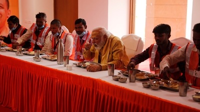 PM Modi indulges in a traditional meal with workers during the inauguration of Kashi Vishwanath Dham Corridor. (AP) PM Modi indulges in a traditional meal with workers during the inauguration of Kashi Vishwanath Dham Corridor. (AP)