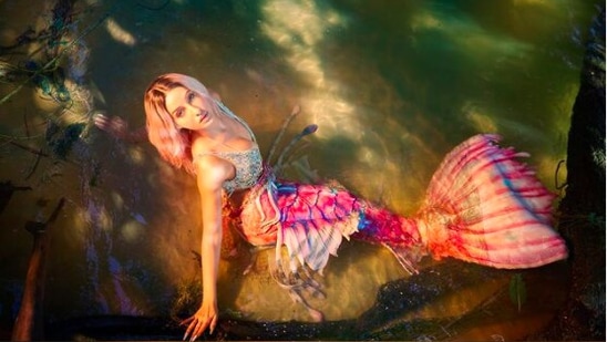Nora Fatehi gleams like pure gold in a mermaid skirt