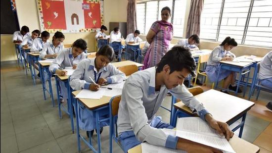 The CBSE identifies subject experts, including teachers from schools and colleges, both in-service and retired, to prepare 5 to 10 sets of question papers (File photo)