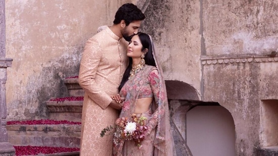 550px x 309px - Katrina Kaif and Vicky Kaushal share their most romantic pics yet from  wedding, pays tribute to mum her outfit | Bollywood - Hindustan Times