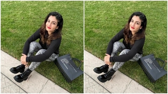 Raveena paired a black top and a pair of snakeskin leggings.(Instagram/@officialraveenatandon)