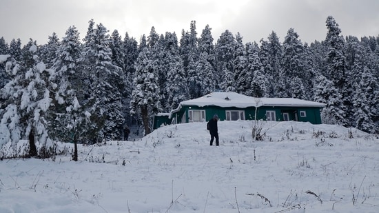 A view of the snow covered ski-resort of Gulmarg in Kashmir. (Waseem Andrabi/HT)