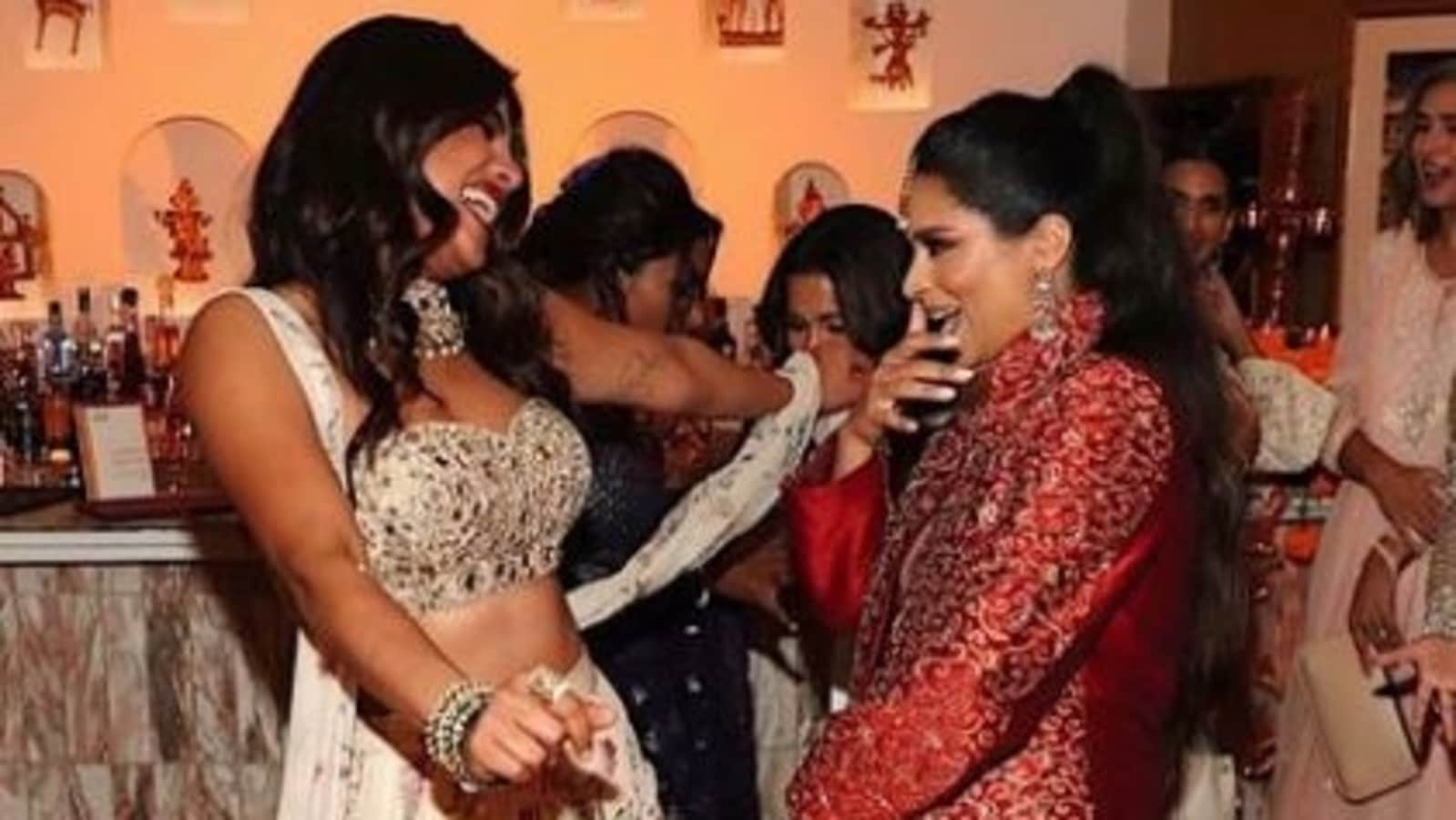 Priyanka Chopra Ki Chudai - Priyanka Chopra goes 'khaa beta' as Lilly Singh enjoys golgappa at her New  York's Sona restaurant. See pic | Bollywood - Hindustan Times