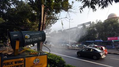 Delhi’s air quality index (AQI) continued in the ‘very poor’ zone on Wednesday, with a reading of 363 at 4pm, barely lower than 367 on Tuesday. (Amal KS/HT Photo)