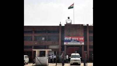 Police will bring the accused on a production warrant for questioning to know how they managed to get mobile phones inside Ludhiana Central Jail. (HT file)