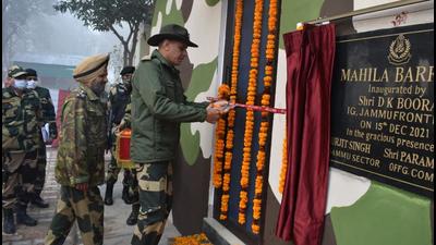 Top BSF officials inaugurating the accommodation for female personnel in RS Pura sector of Jammu on Wednesday. (HT Photo)