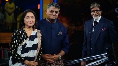 Neena Gupta picked this gorgeous saree designed by her daughter Masaba Gupta to wear to the sets of Kaun Banega Crorepati. (Instagram/@masabagupta)