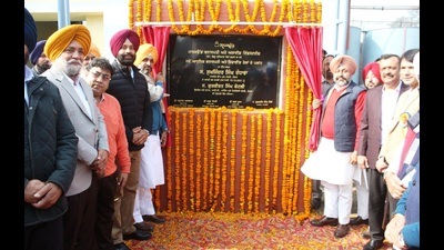 Cabinet Minister Gurkirat Singh Kotli (right) laying the foundation stone for Markfed's state-of-the-art refined oil plant in Khanna, Ludhiana, on Wednesday. (HT Photo) Cabinet Minister Gurkirat Singh Kotli (right) laying the foundation stone for Markfed's state-of-the-art refined oil plant in Khanna, Ludhiana, on Wednesday. (HT Photo)