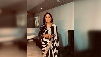 Neena Gupta opted for long golden chandbalis and finger rings to complement her ethnic look. (Instagram/@masabagupta) Neena Gupta opted for long golden chandbalis and finger rings to complement her ethnic look. (Instagram/@masabagupta)