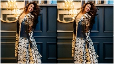 Styled by fashion stylist Cassy Meier, Priyanka opted for classic black stilettos with her dress. (Instagram/@priyankachopra)