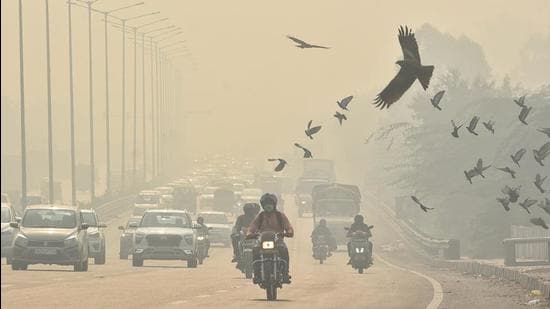 Fundamentally, air pollution cannot be brushed off as a seasonal woe where the union and state governments only begin to react after the winter smog starts setting in (Sanchit Khanna/ Hindustan Times)