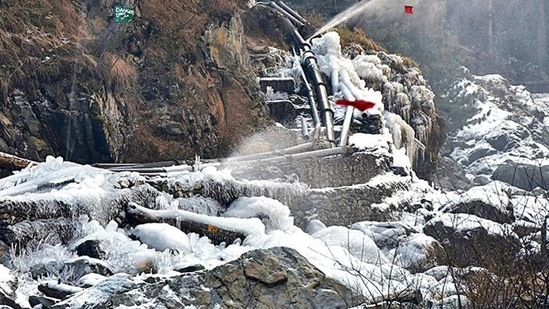 Under their influence of western disturbance, light to moderate rainfall or snowfall is likely at isolated places in Jammu and Kashmir. (Waseem Andrabi/HT) Under their influence of western disturbance, light to moderate rainfall or snowfall is likely at isolated places in Jammu and Kashmir. (Waseem Andrabi/HT)