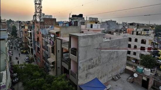 With the support of residents of these unauthorised colonies decisive in Delhi’s electoral landscape, the three primary political parties in the fray are firming up plans to attack each other on the others performance on the issue (Biplov Bhuyan/HT PHOTO) With the support of residents of these unauthorised colonies decisive in Delhi’s electoral landscape, the three primary political parties in the fray are firming up plans to attack each other on the others performance on the issue (Biplov Bhuyan/HT PHOTO)